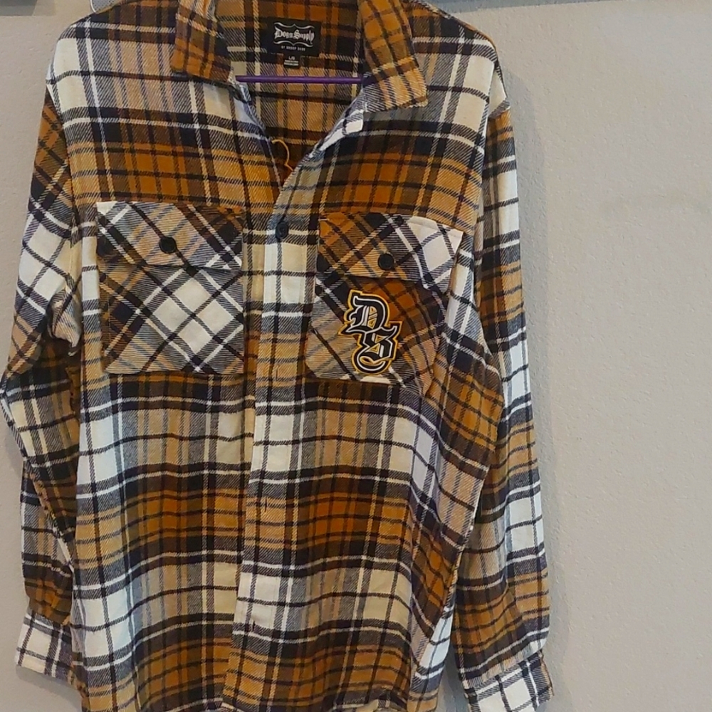 Mens xl Snoop Dogg tan/white flannel button down shirt